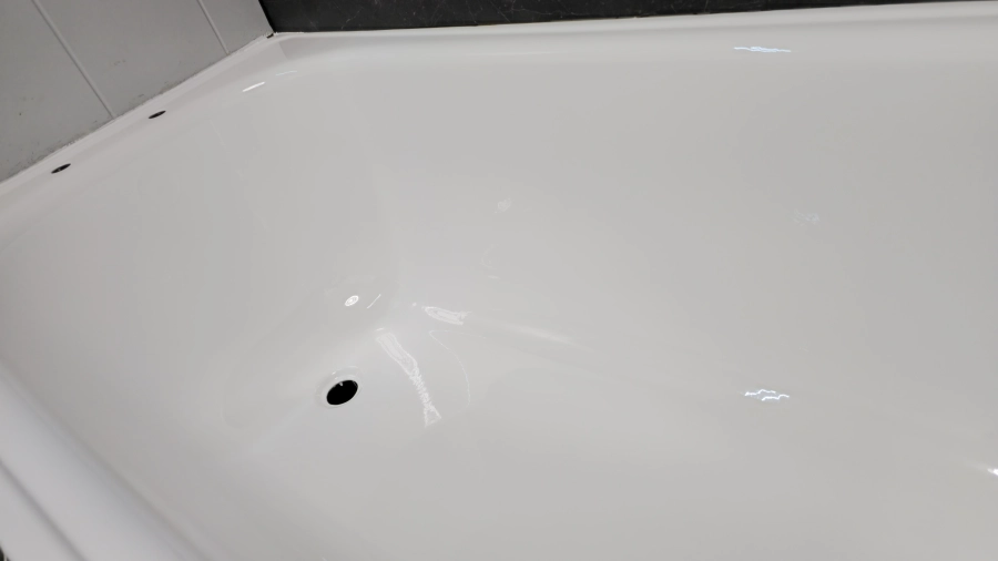 Idealnie błyszcząca wanna po renowacji Ekopel 2K Gold