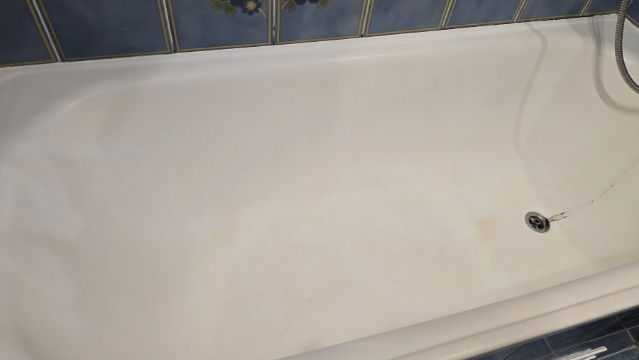 Wygląd powierzchni wanny po kilku latach od renowacji