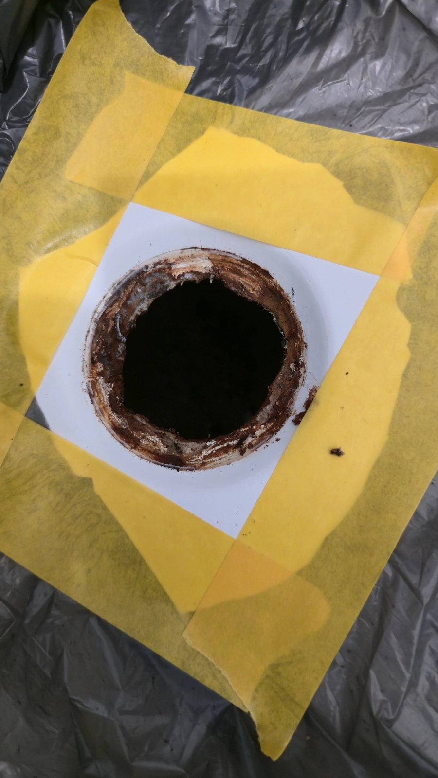 Przykład korozji pod odpływem po technologii THS