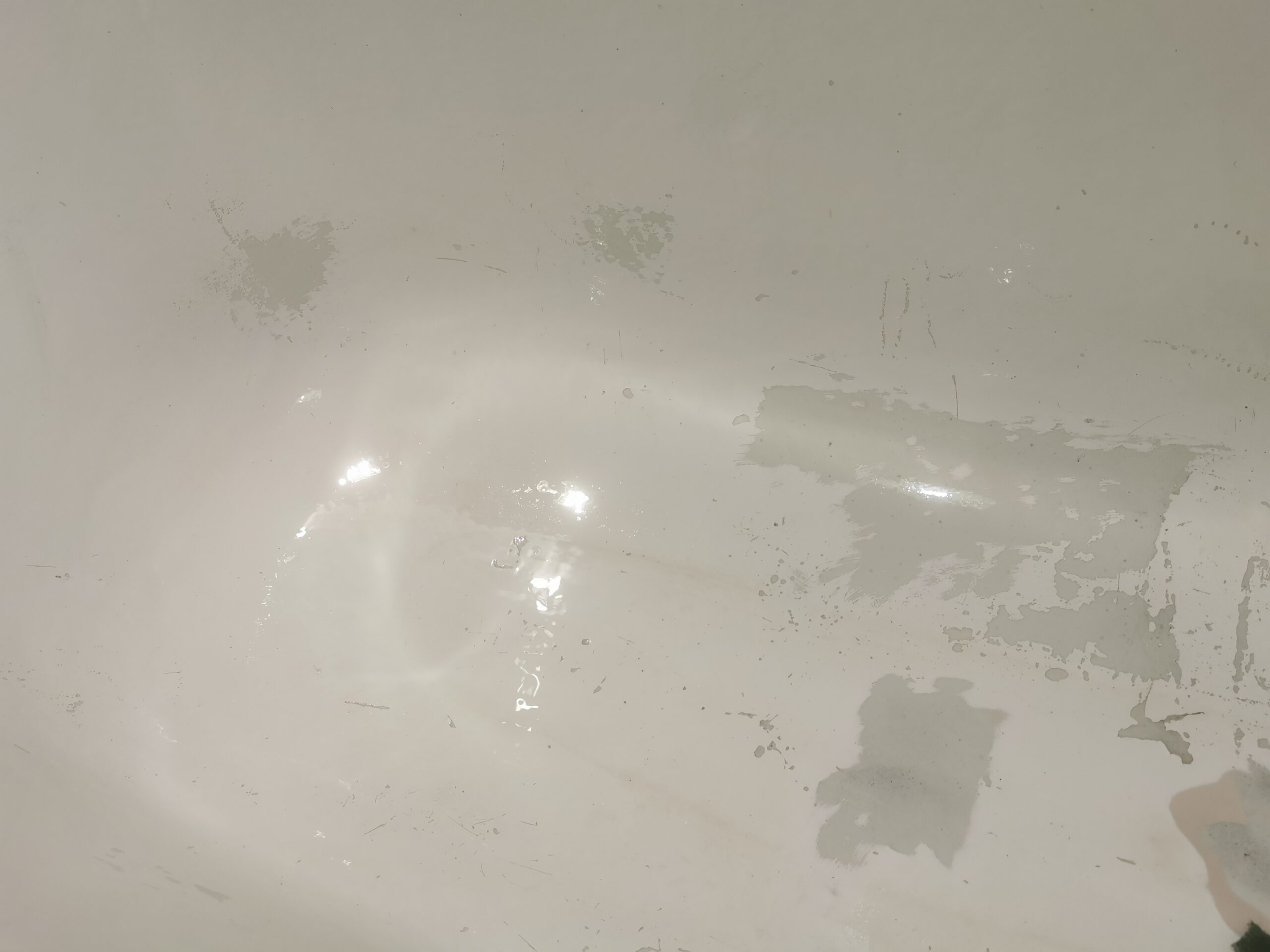 Odprysk przy odpływie wanny po renowacji systemem THS